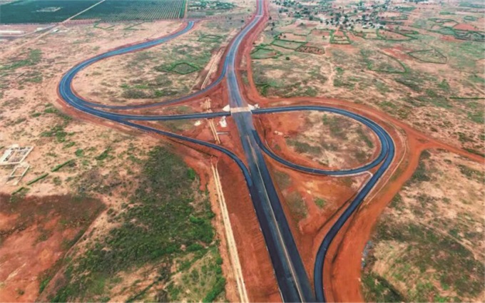 塞内加尔布莱斯迪亚涅国际机场姆布尔捷斯高速公路