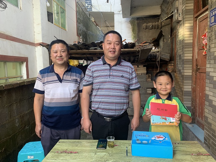 我为群众办实事：金秋助学送真情 走访慰问暖人心