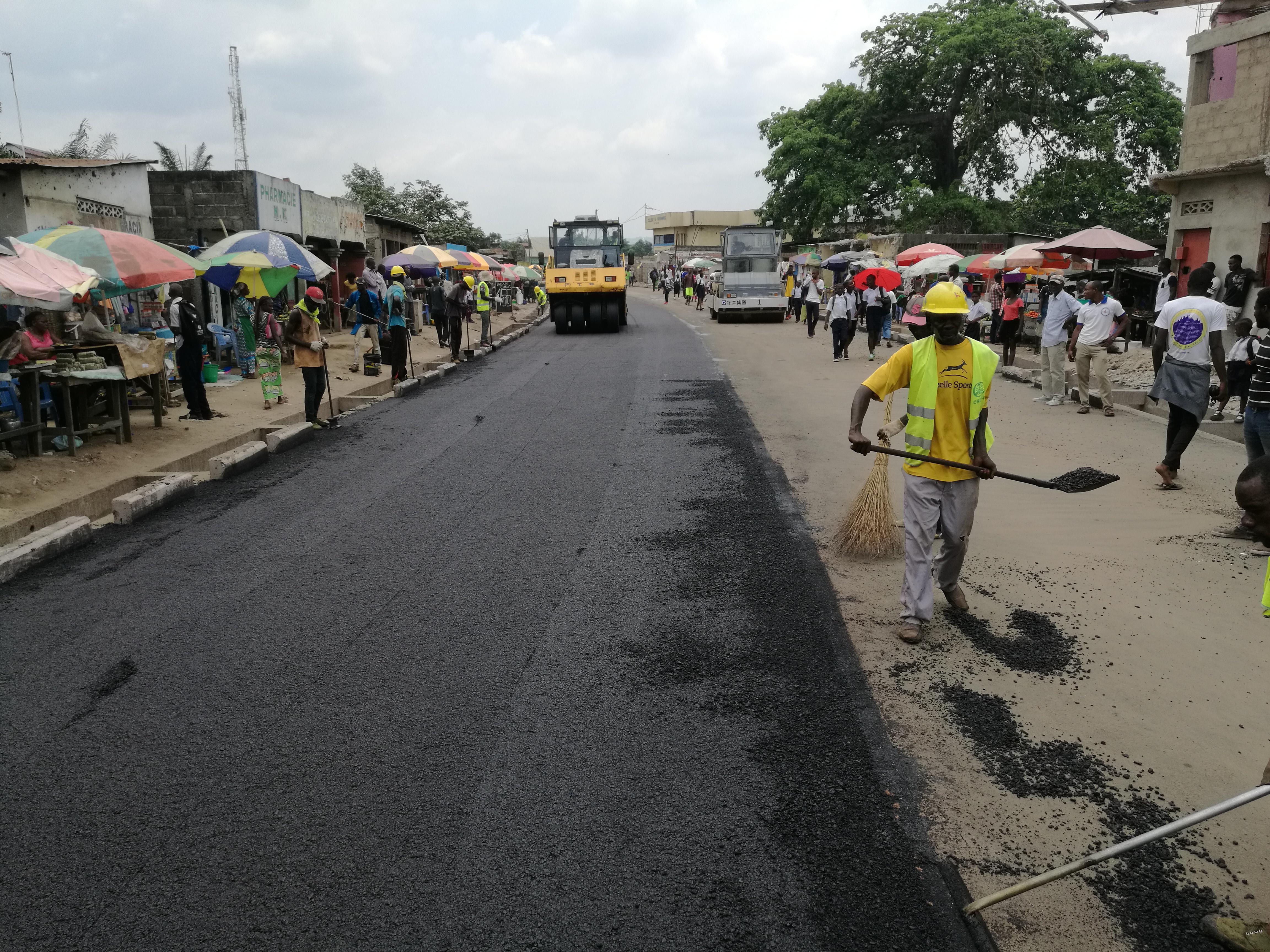 刚果（金）项目部恩邹拉娜道路工程