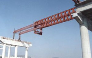 HD50/150型公路架桥机正在架设广元嘉陵江四桥